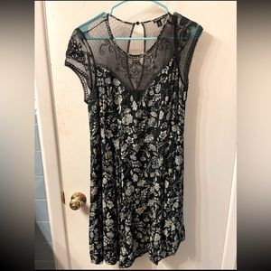 Torrid Size 0 Knee Length Printed Dress With Lace On Sleeves and Top